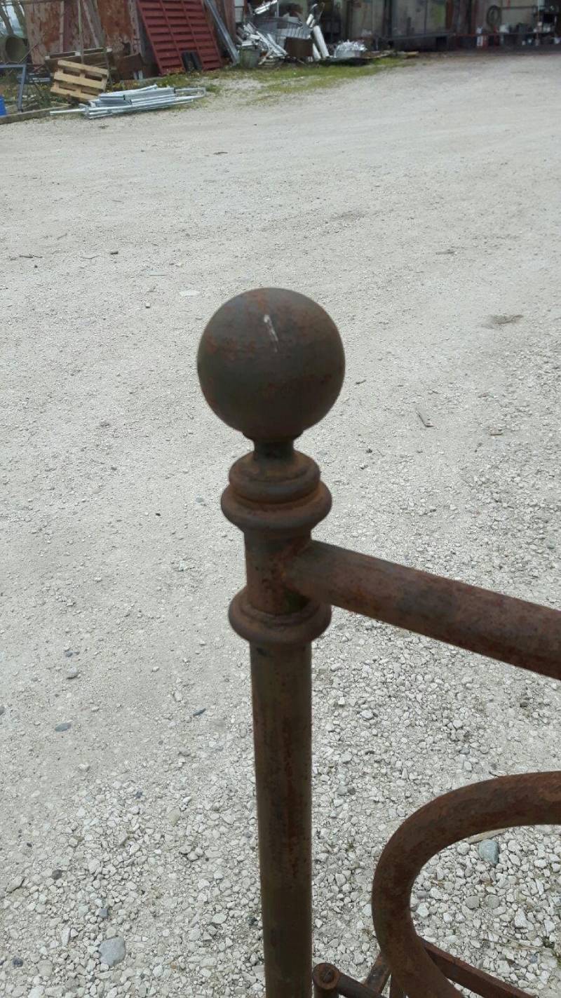 Servizio Per Fonduta In Ferro Battuto Baumalu - Caquelon Rosso Con Réchaud Nero E Piano In Legno - Foto 13