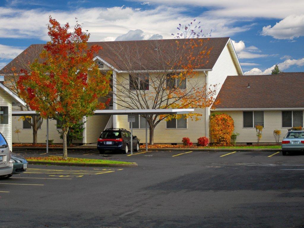 Creekside Meadows Apartments Independence SMI Property Management