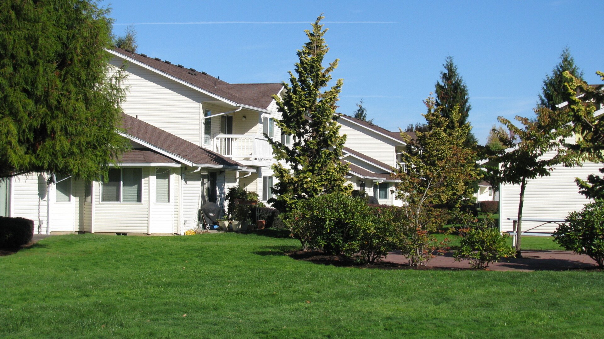 Creekside Meadows Apartments Independence SMI Property Management