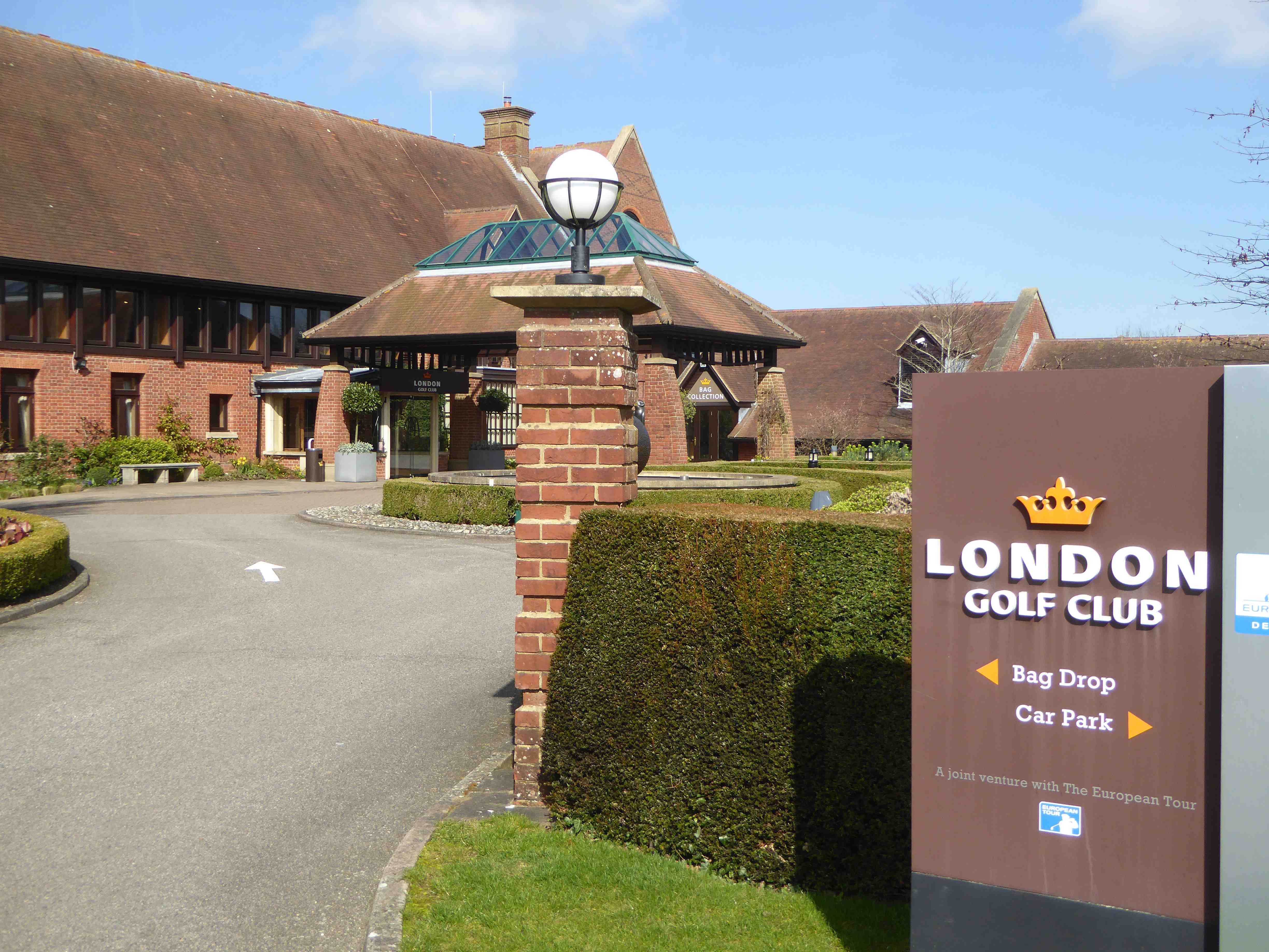 London Golf Club Interior, Exterior and Replica Plants & Flowers for your Offices London