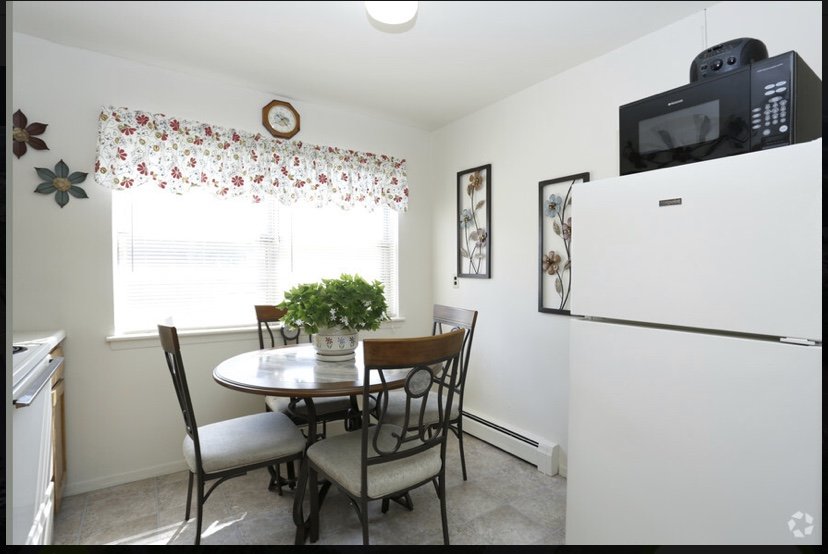 to Skytop Gardens Apartments in Parlin, NJ