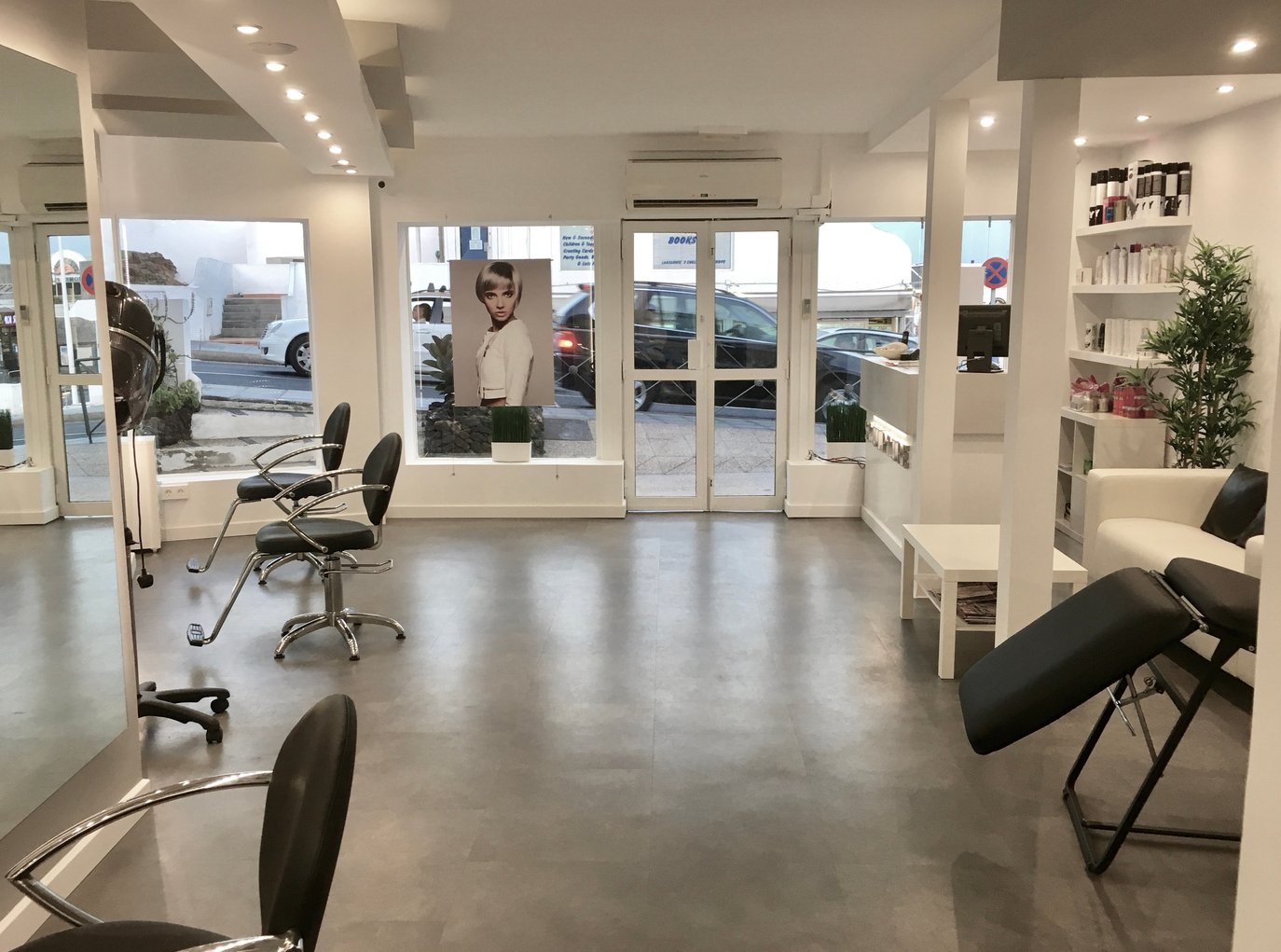 Sculpture Salon Hairdresser, Barber, Beautician in Puerto del Carmen