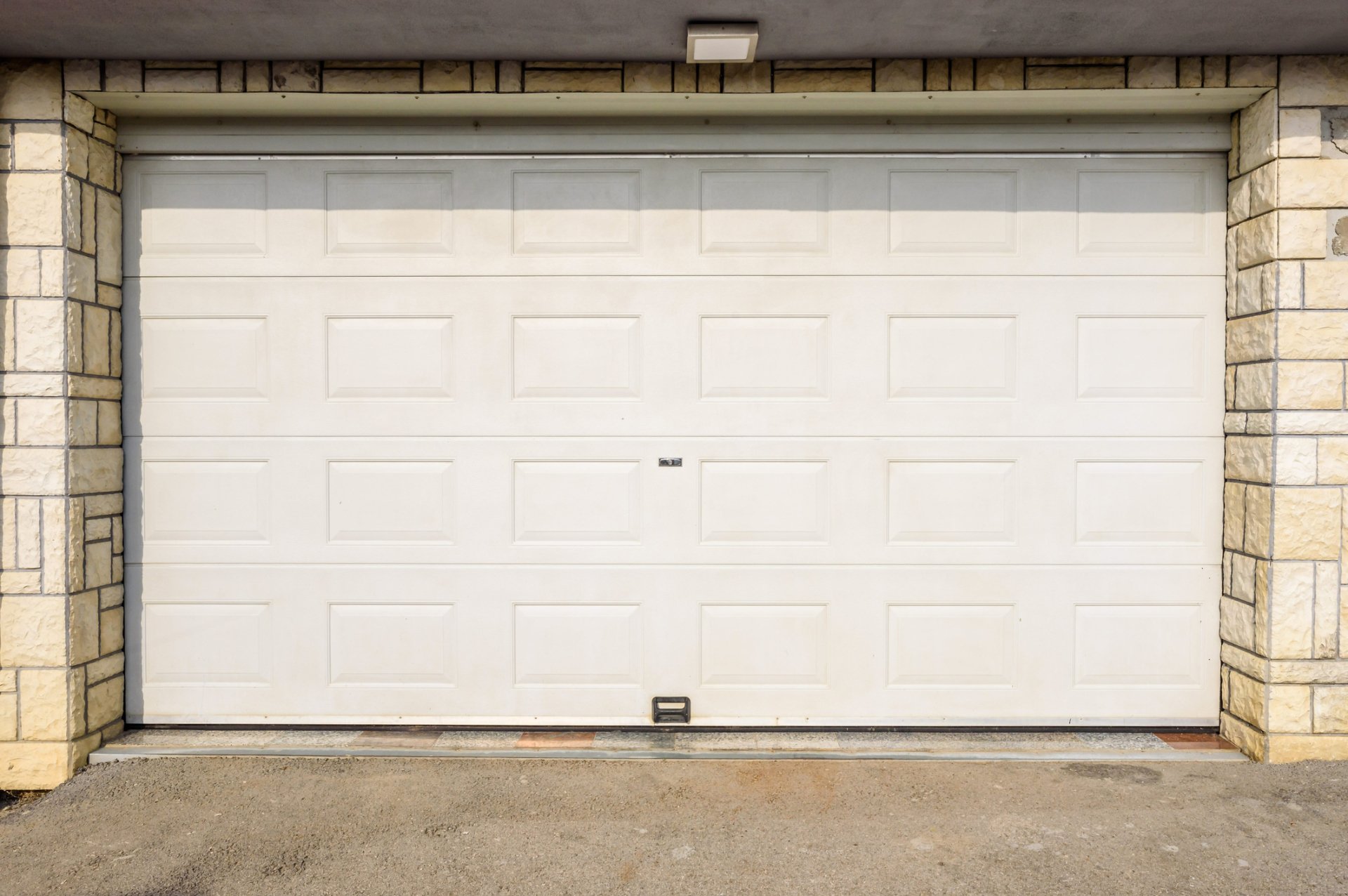 Garage Door Contractors l Birmingham, AL l The Door Doctors Inc
