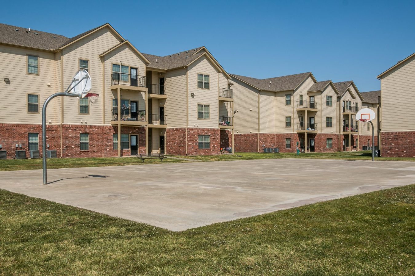 Silver Oak Apartments Property Details