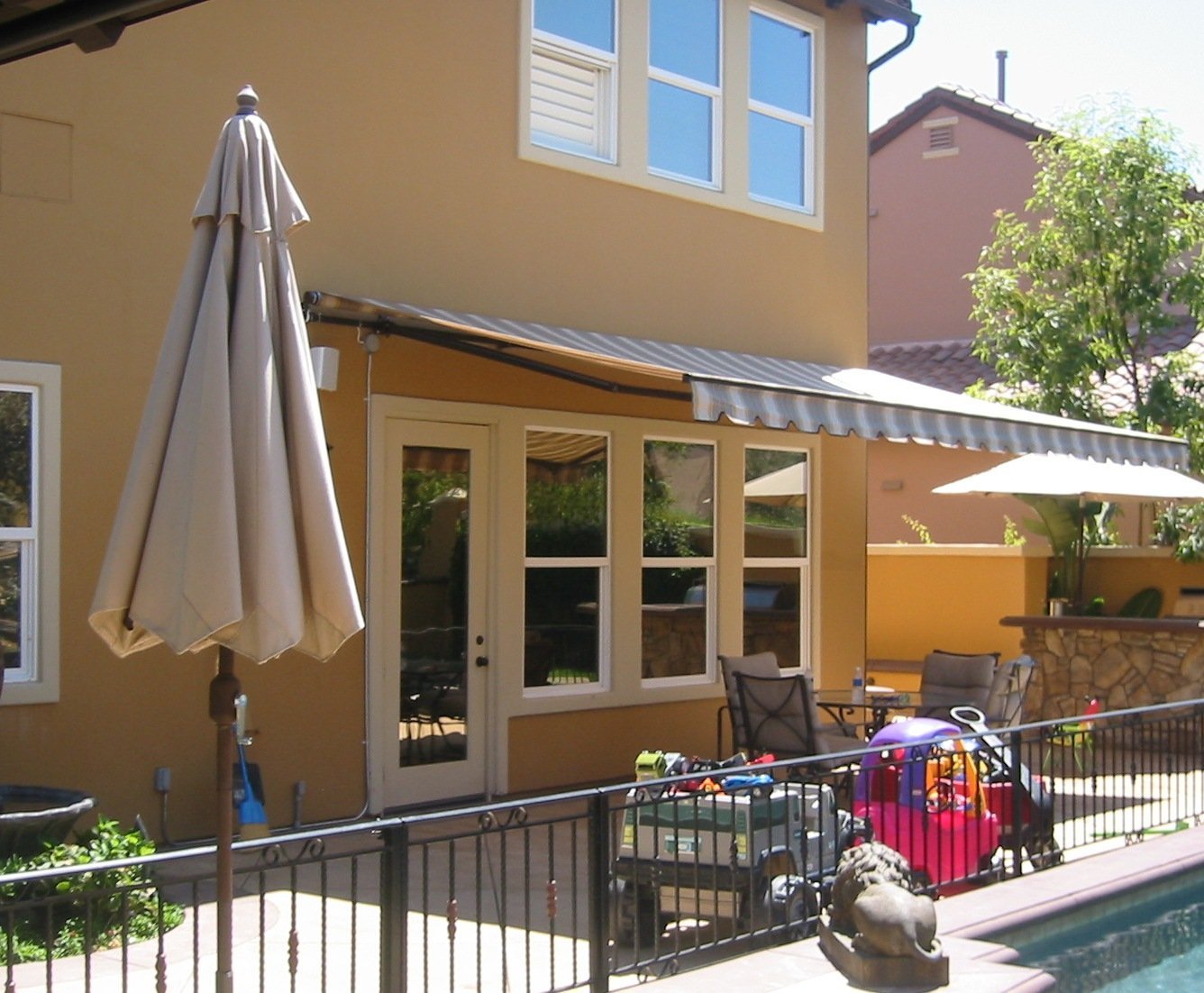 Retractable Awnings in Van Nuys