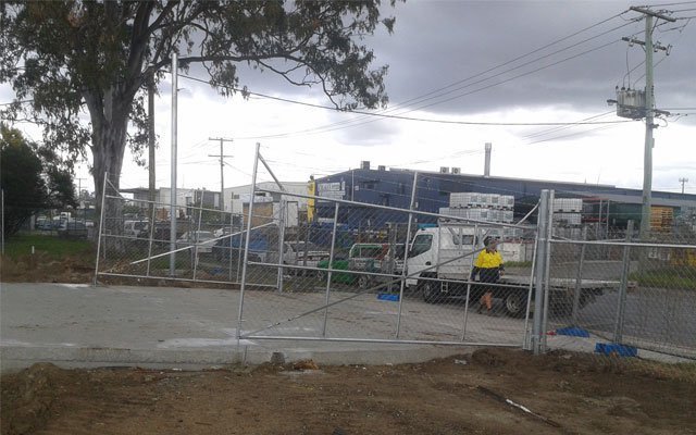 Gates with Lifting Hinges