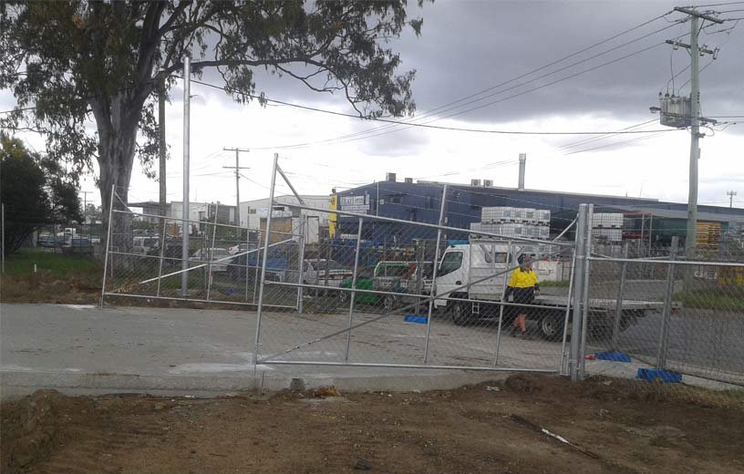 Gates with Lifting Hinges