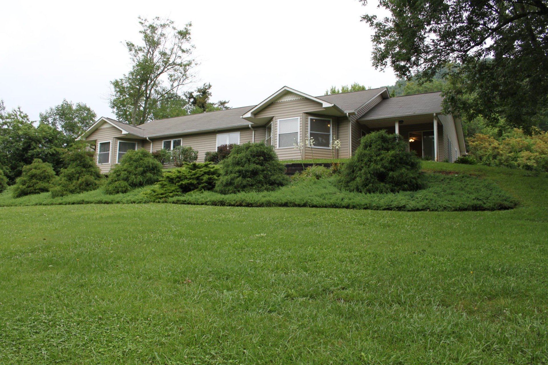 Dula Springs Apartments in Weaverville