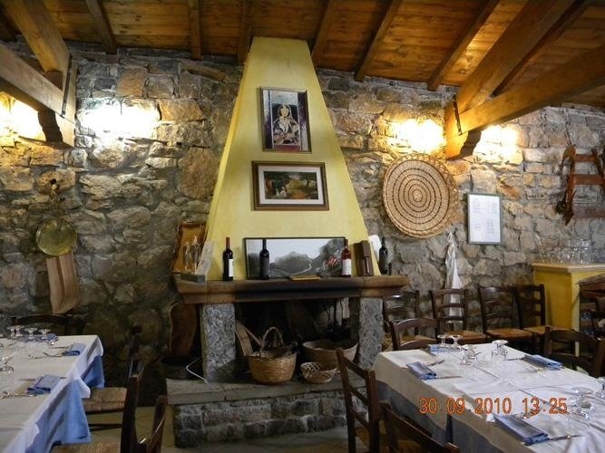 ristorante nelle grotte su marmuri
