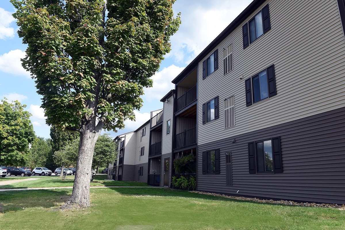 Highfield Crossing Apartments and Townhomes for Rent