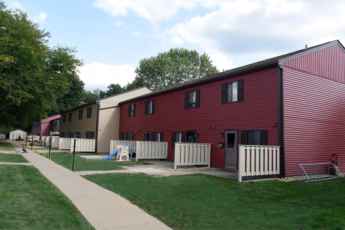 Highfield Crossing Apartments and Townhomes for Rent