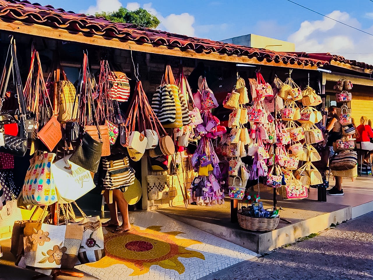 FEIRINHA DE ARTESANATO DE TAMBAÚ | Atlântico Praia Hotel