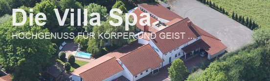Eine Luftaufnahme eines großen Hauses namens sterben Villa Spa
