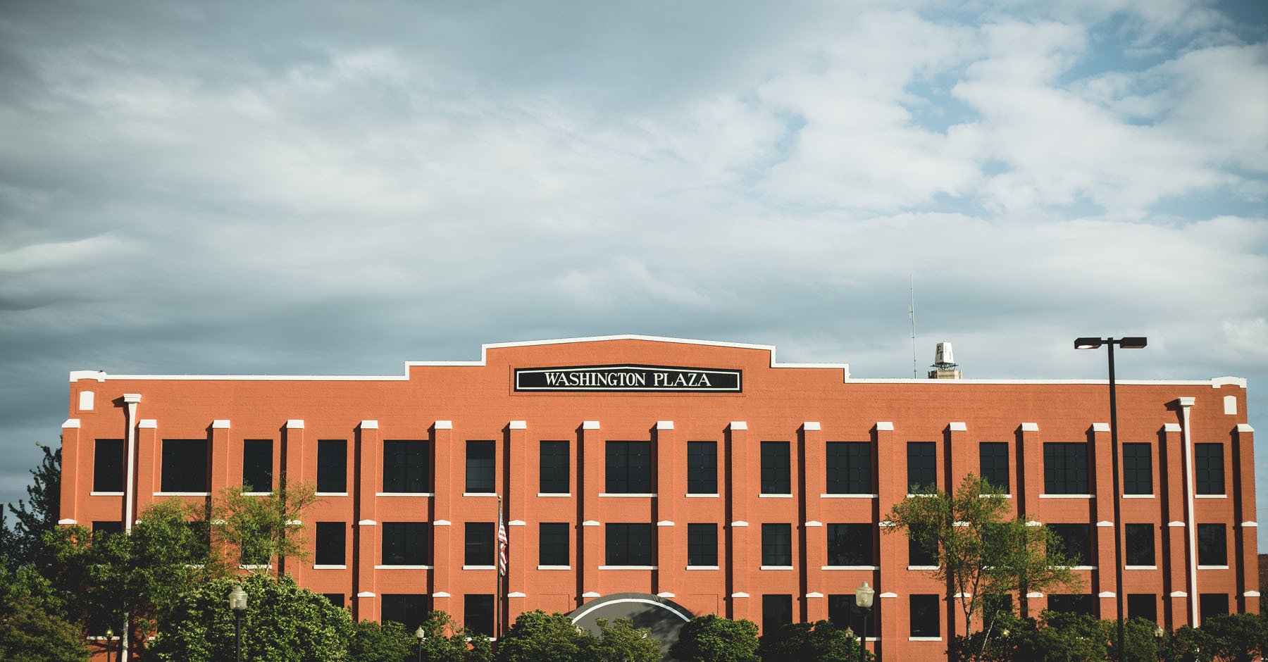 Washington Plaza Gallery White Columns Apartments + Washington Plaza