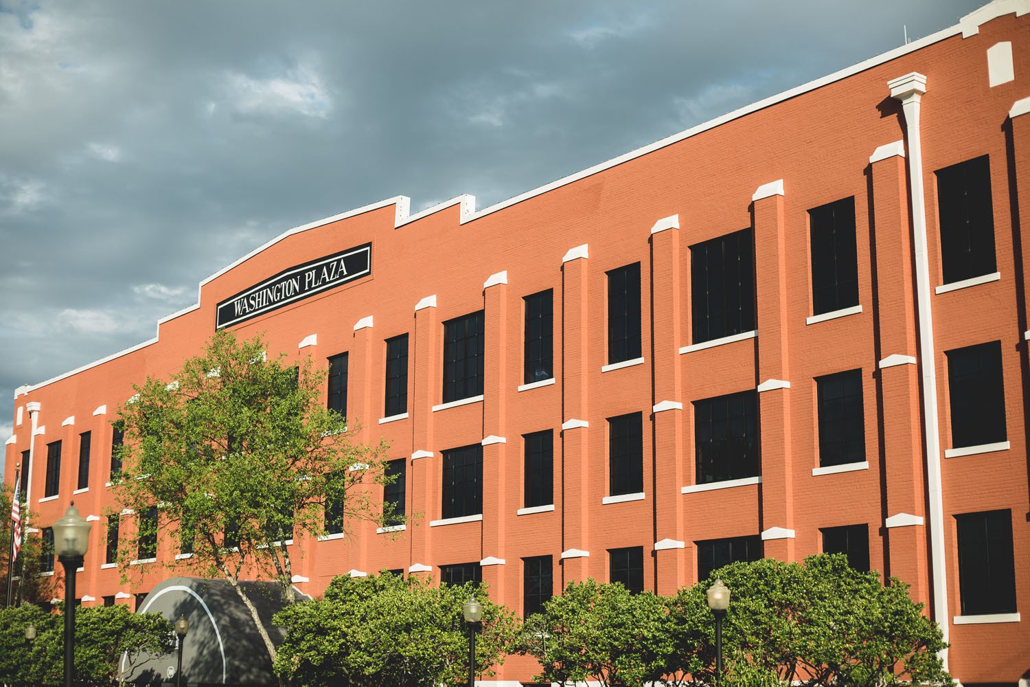 Washington Plaza Gallery White Columns Apartments + Washington Plaza