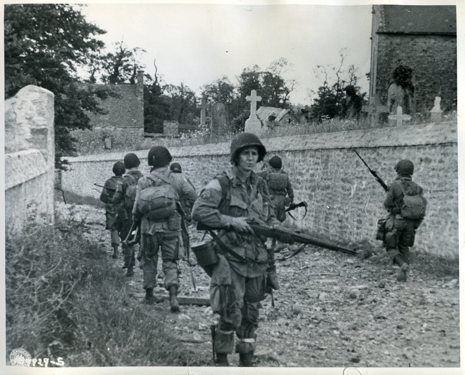 82nd Airborne Division Normandy 1944 Soldier Story - Machinegun