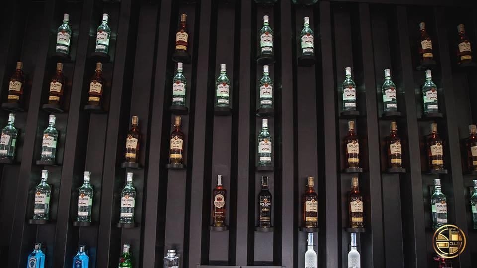 bar