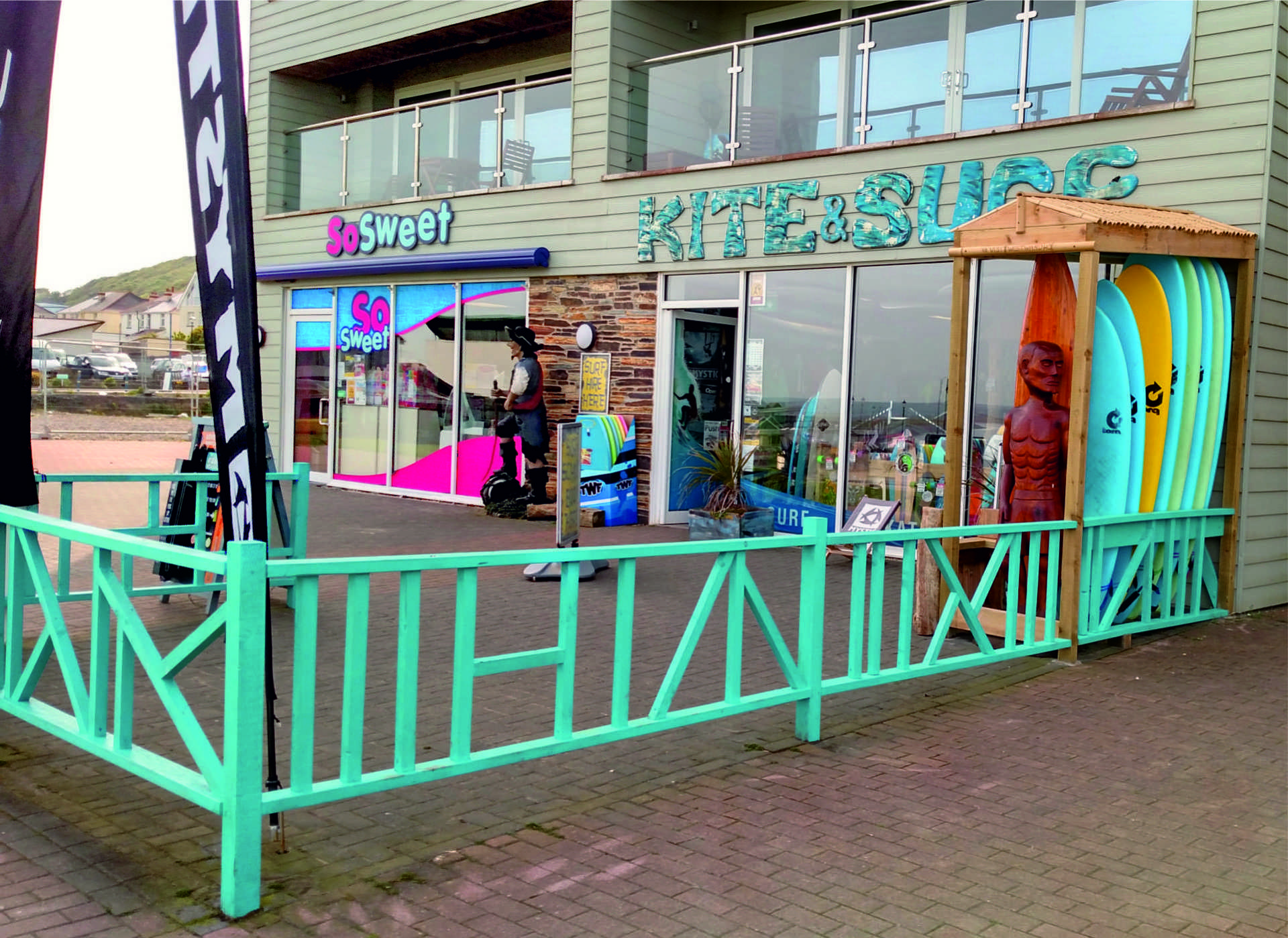 Kitemare surf and kite shop in Westward Ho! Surfing and kitesurfing.