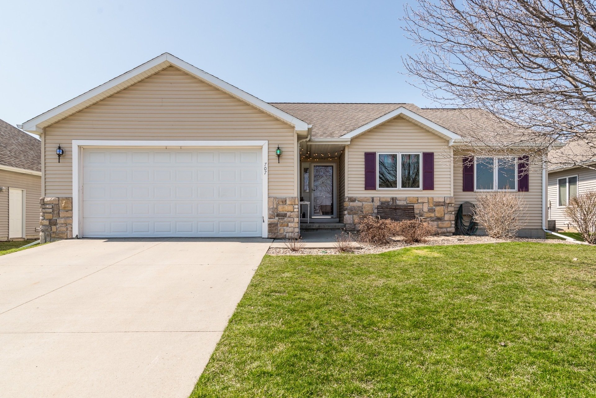 SOLD 707 Larson Dr., Huxley, IA 50124 • 264,900