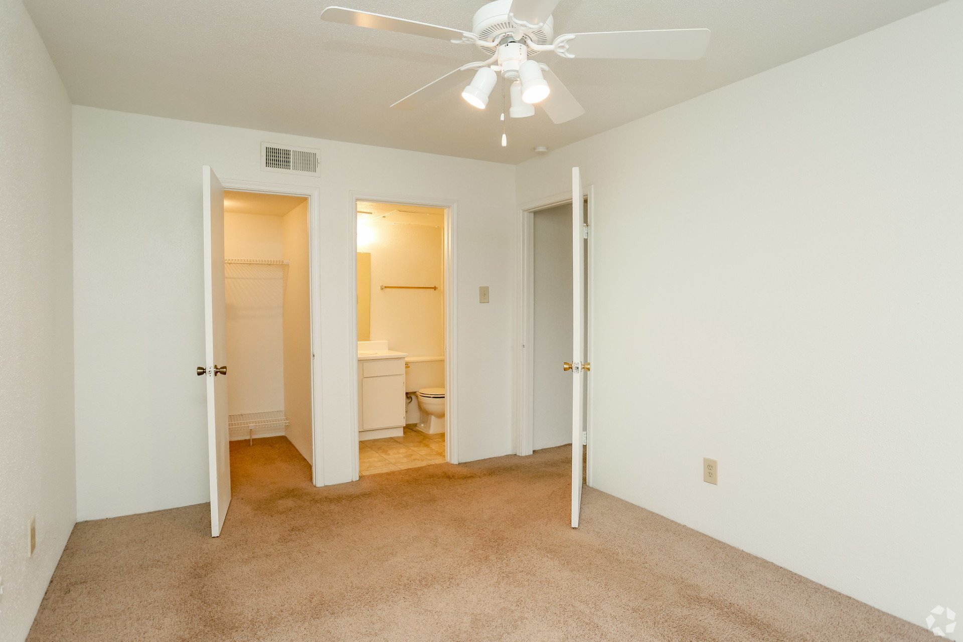 Photo Gallery Emerald Cove Townhomes and Flats