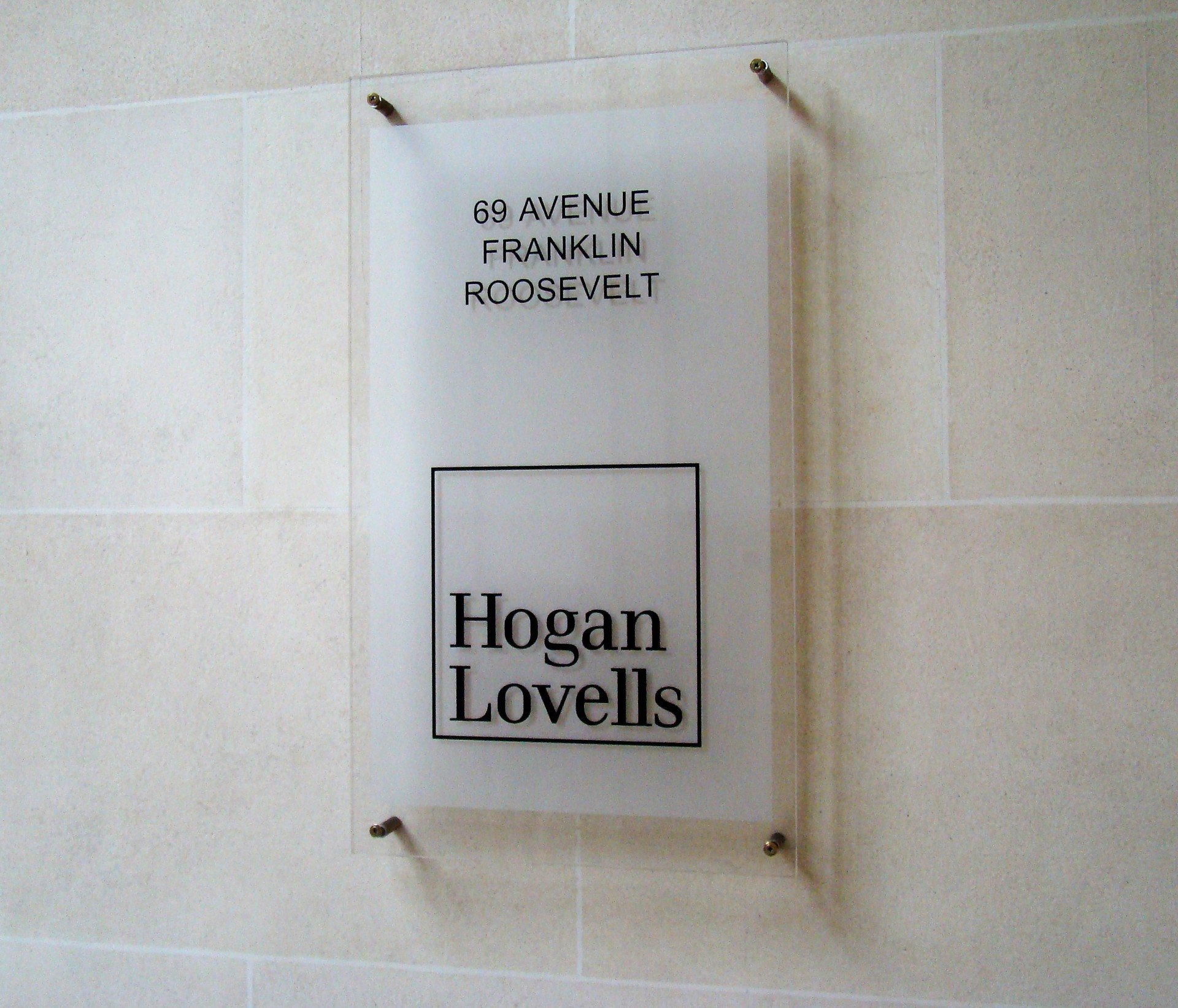 Plaque gravée en plexiglas signalétique