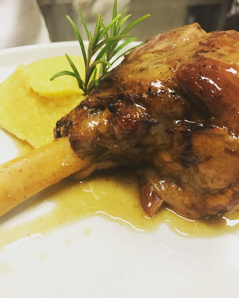 Stinco con patate e polenta - ricetta bresciana