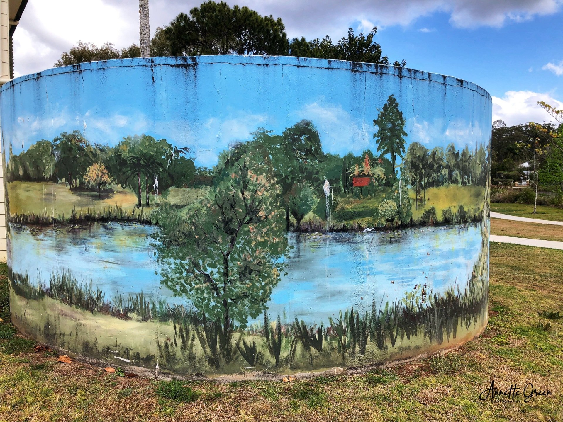 Mapleton Lily Ponds Water Tank Art