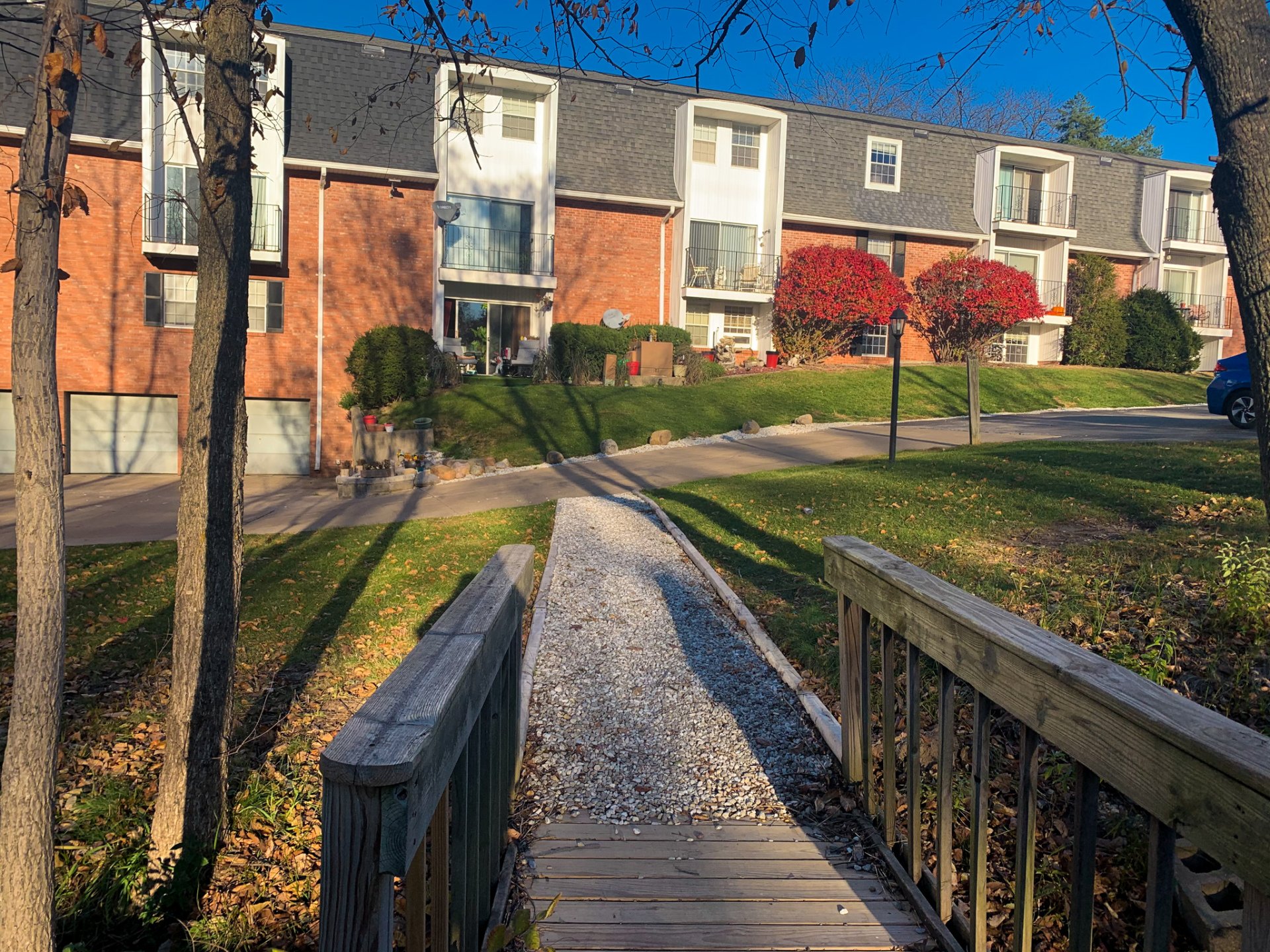 Versailles Apartments One and Two Bed Apartments for Rent in Peoria