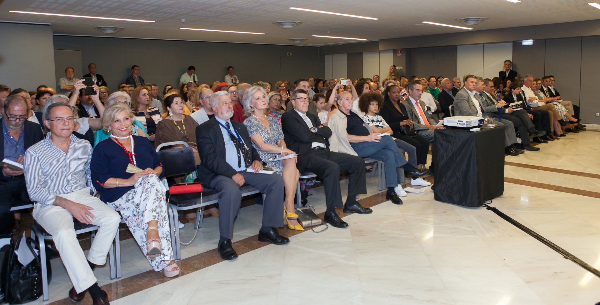 A Sombra de Muitas Faces de Lidia Praça