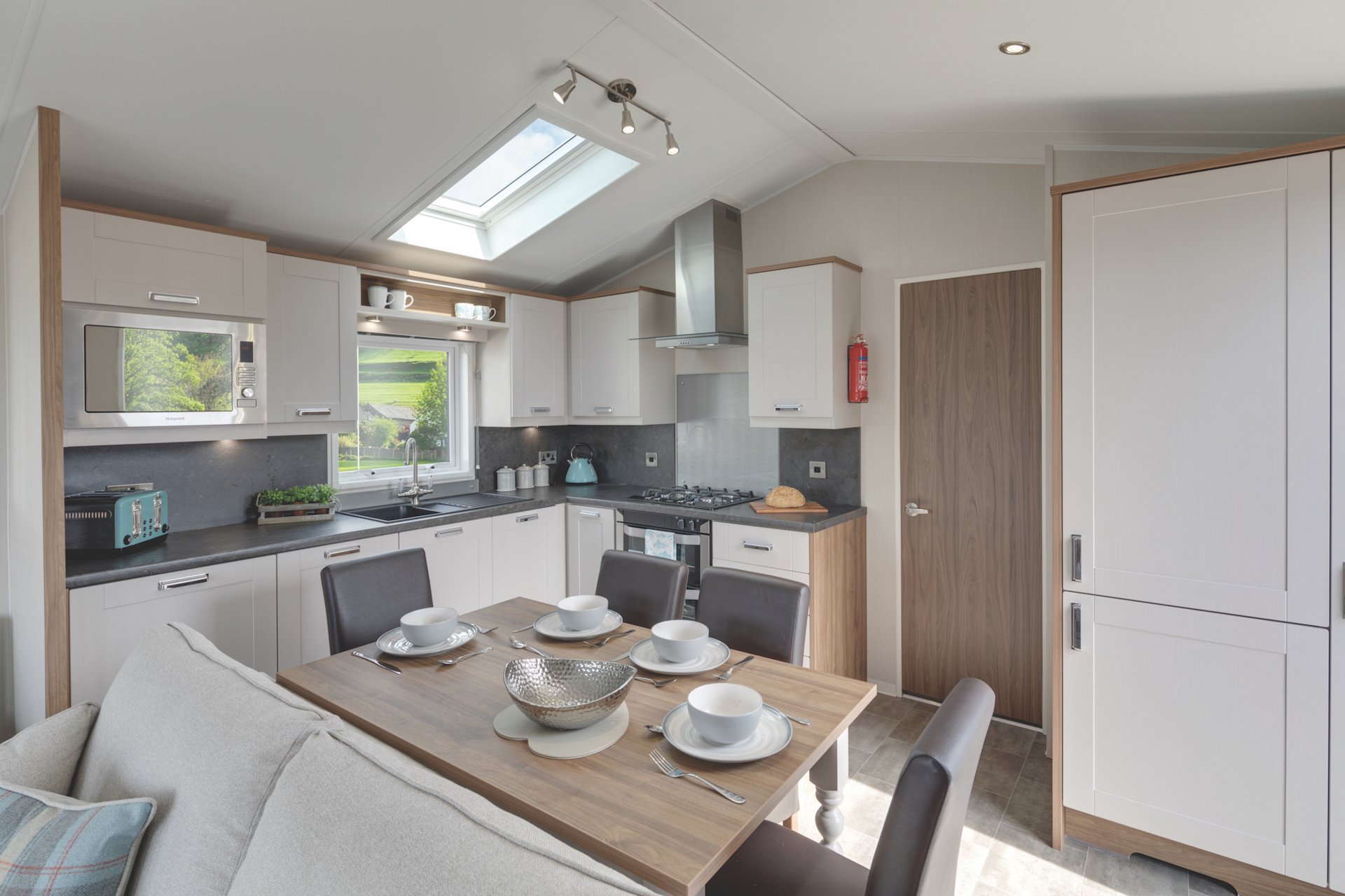 Instant Baches Sheraton Dining Living