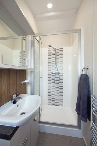 Instant Baches Sheraton Family Bathroom