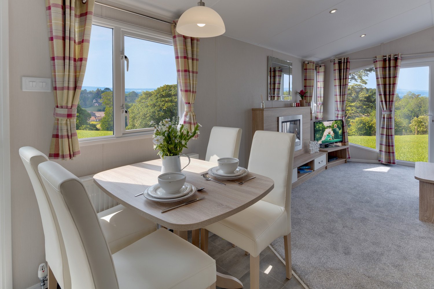 Instant Baches Sierra Dining Living