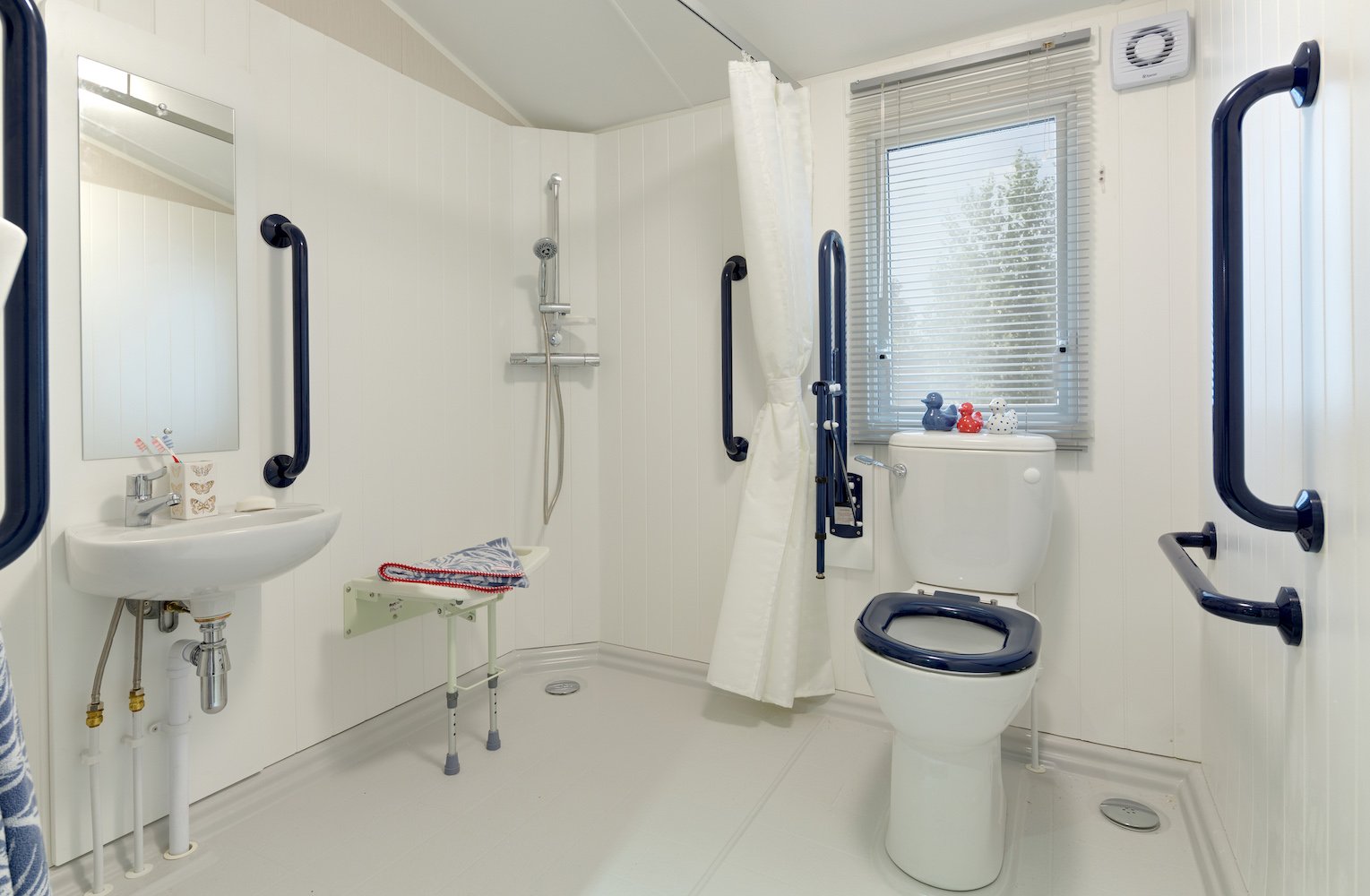 Instant Baches Wheelchair Friendly Bathroom