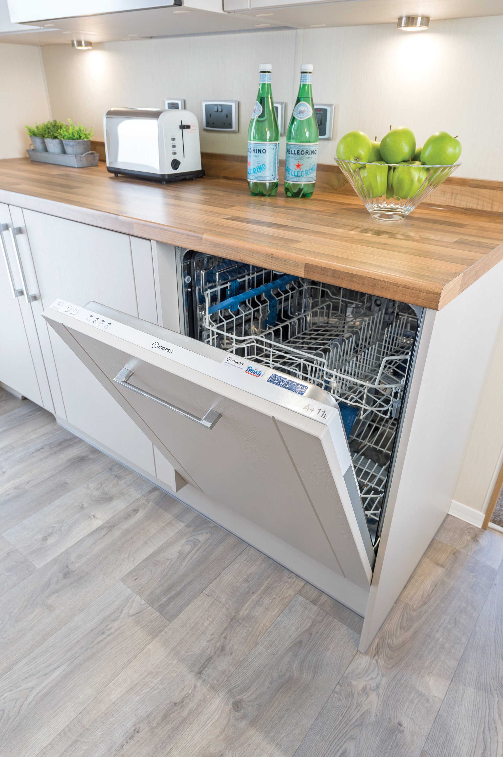 Instant Baches Winchester Dishwasher