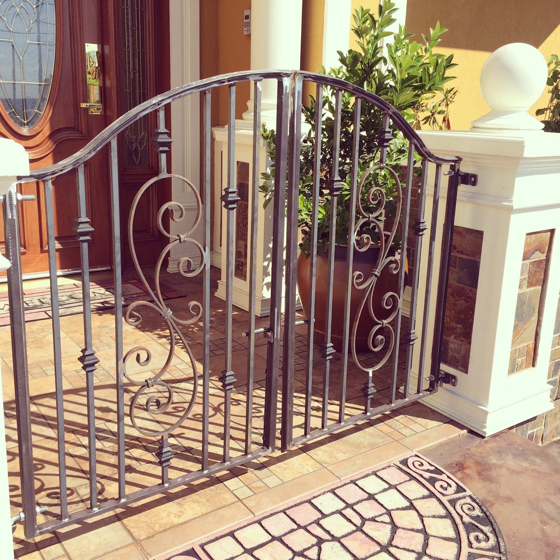 Drive and walk in gates