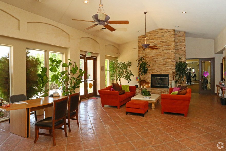 Tenants Taylor Ranch Luxury Apartments Albuquerque, NM