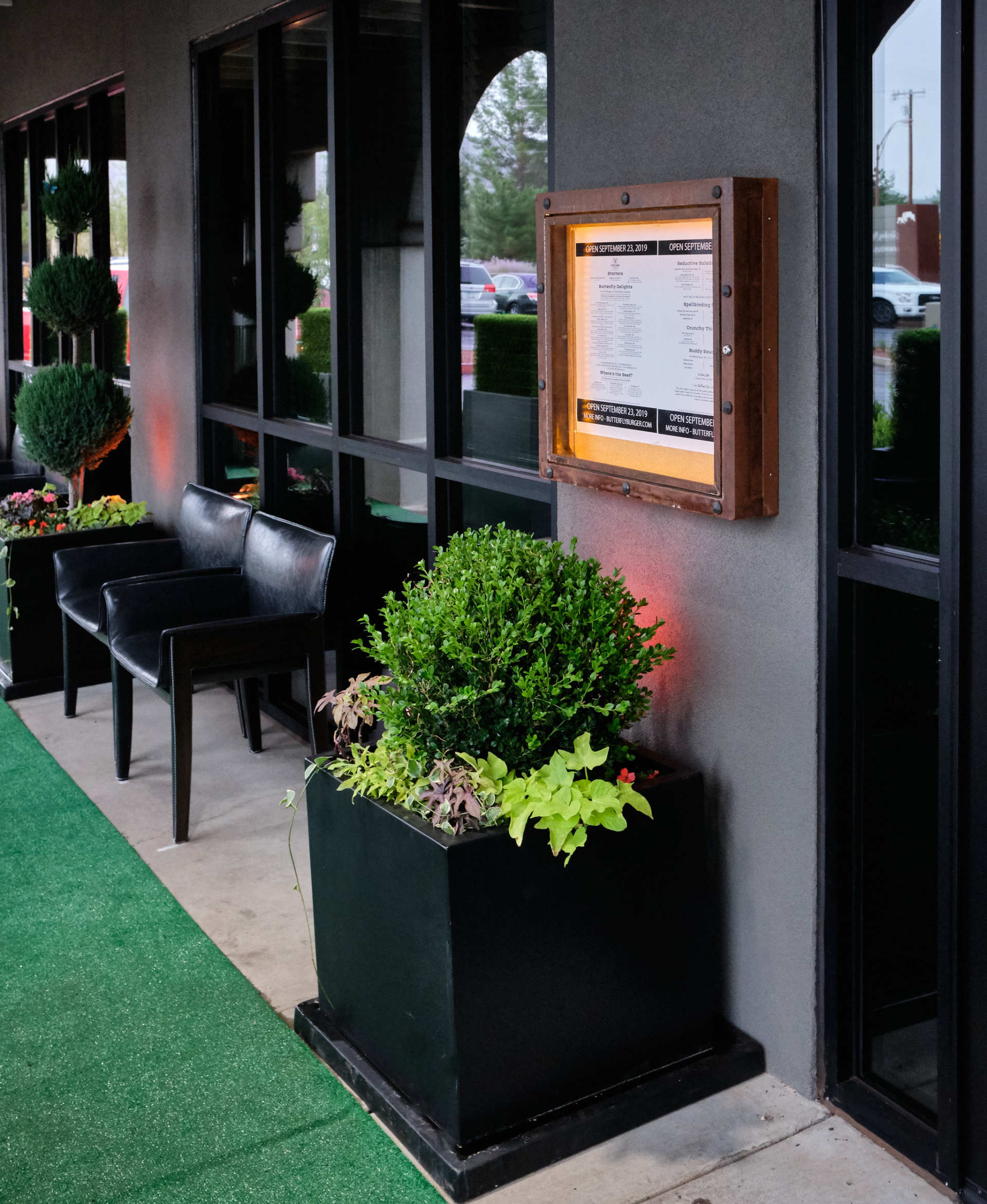 Dahl's Butterfly Burger Award winning Burgers, Shakes, Bourbon