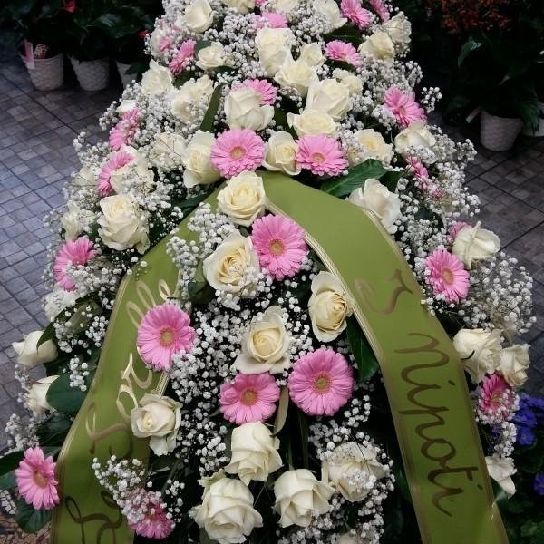 Dove Mandare I Fiori Per Un Funerale: Un Gesto Di Affetto E Conforto - Foto 13