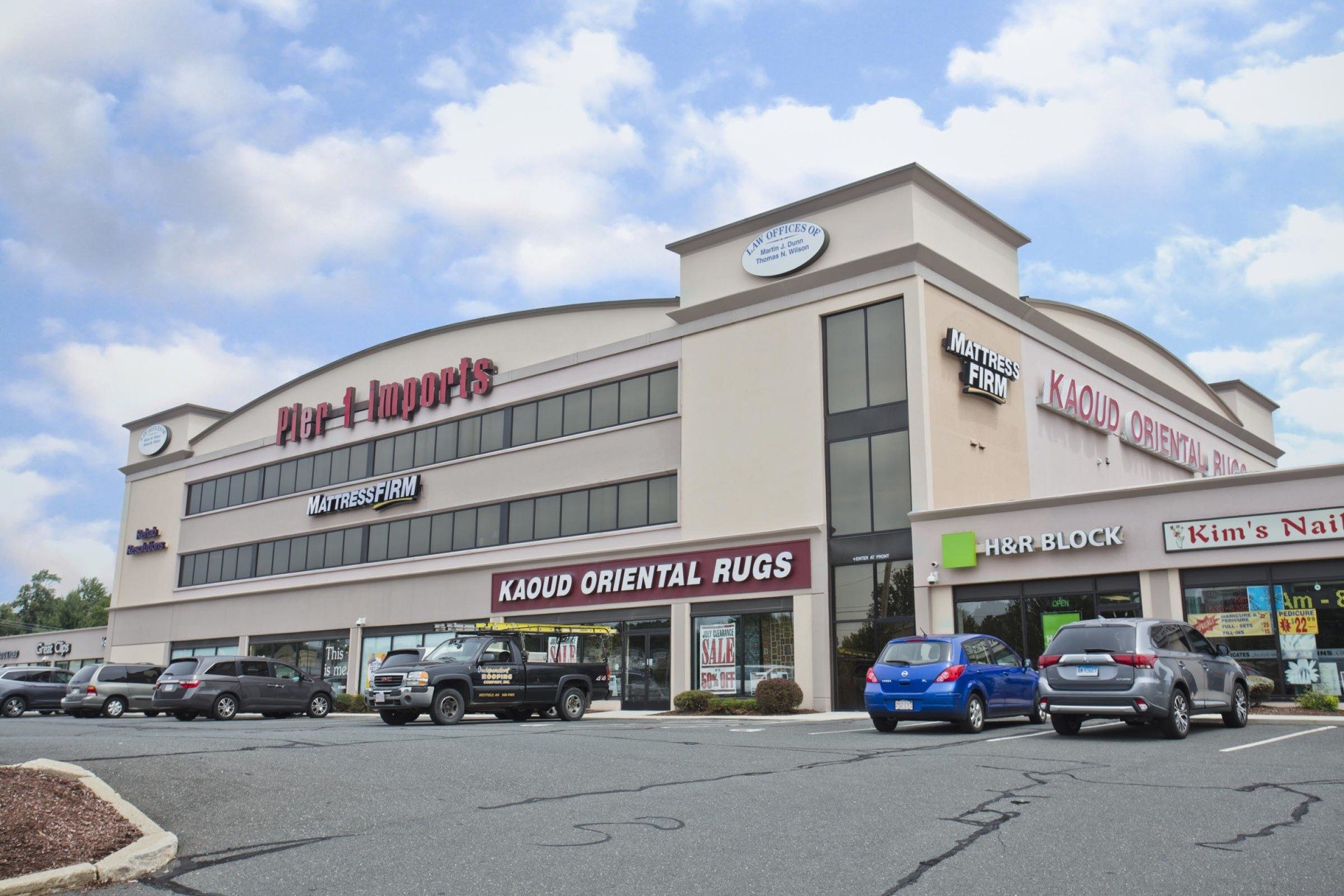 Current Tenants of Holyoke Mall Crossing Space for Lease