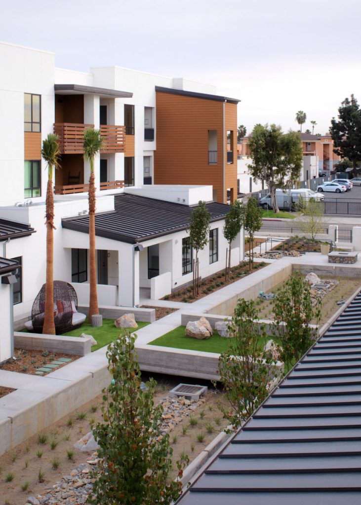 Community Del Oro on Broadway Luxury Apartments in Chula Vista