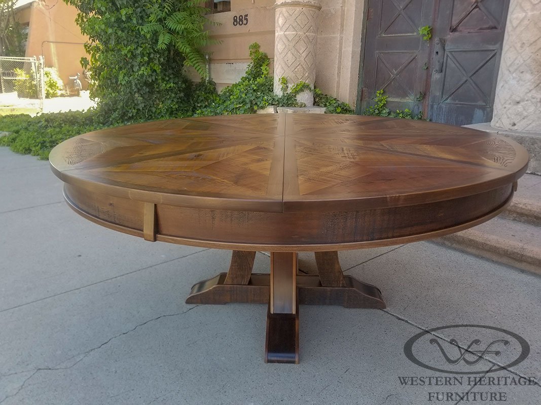 Expanding Round Table