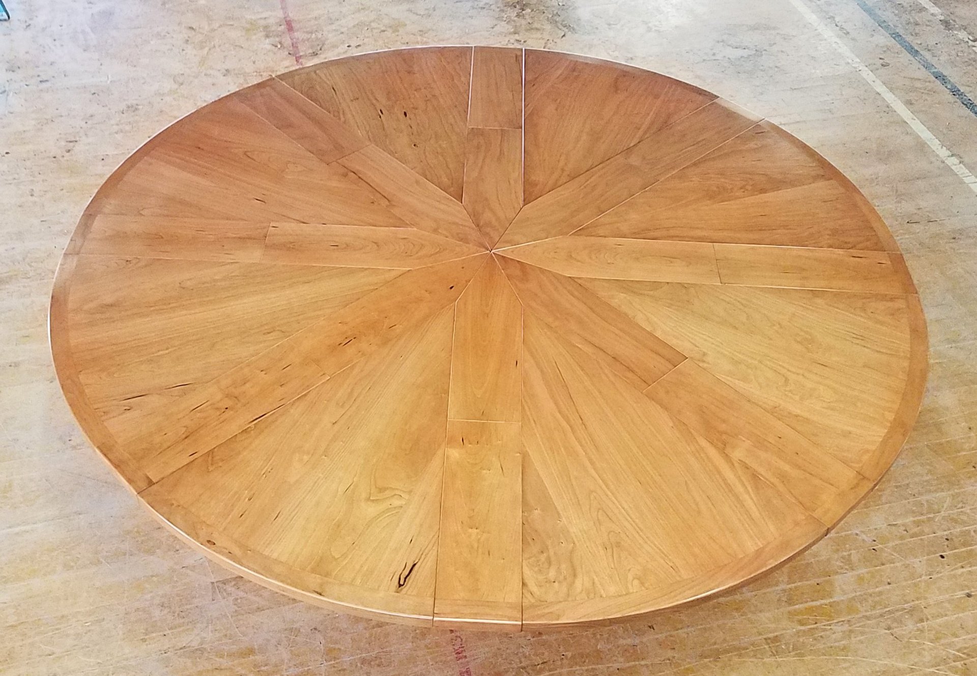 Expanding Round Table
