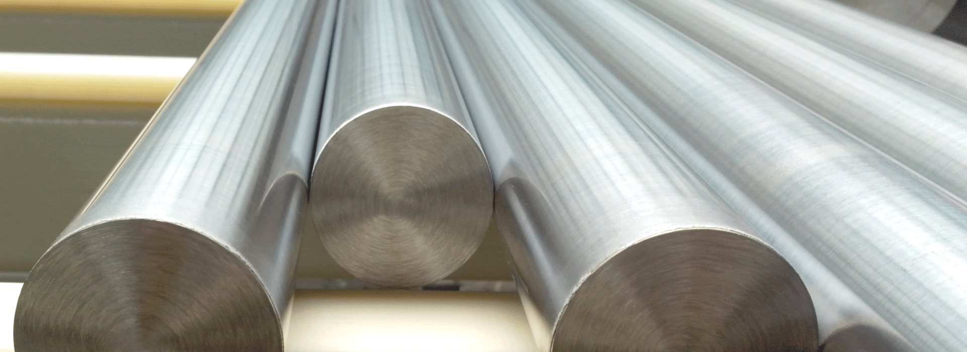 Schleif- und Poliermaschinen, Superfinish und Microfinish für Stahlrohre, Superalloys, Stangenmaterial und vieles mehr von Loeser