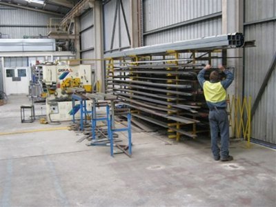 andrew harris engineering pty ltd man working with metal fabric