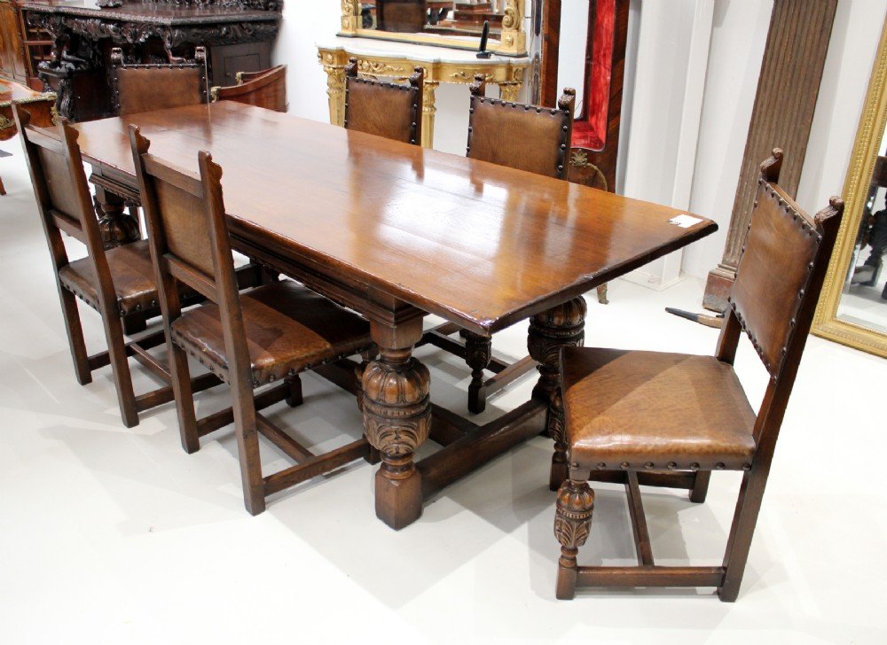 A Beautiful Carved Oak Table & 6 Leather Chairs