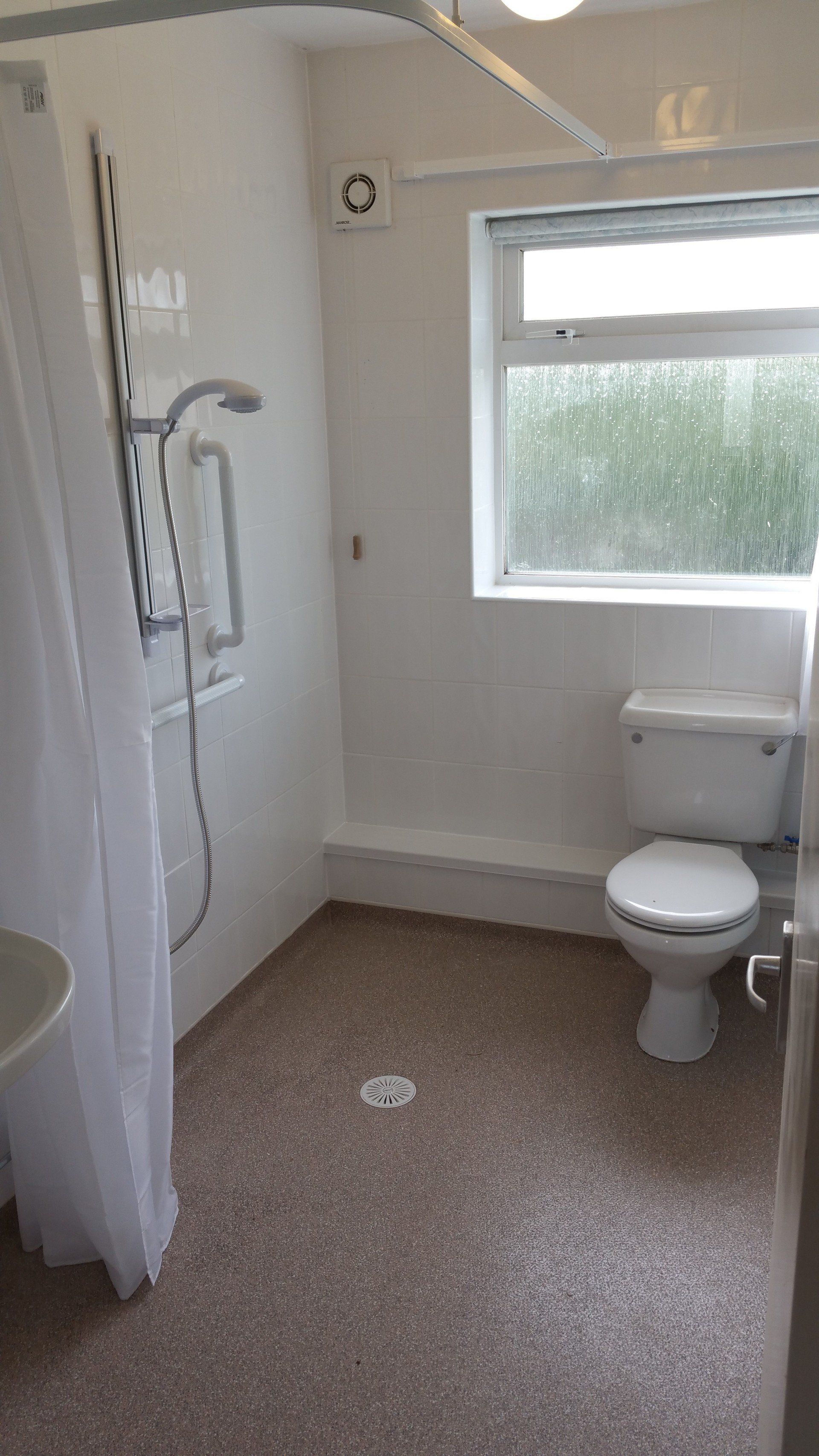 we-offer-wet-room-installations-for-customers-in-rugby