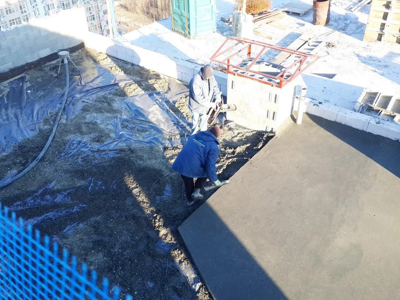 Стяжка крыши многоэтажного дома