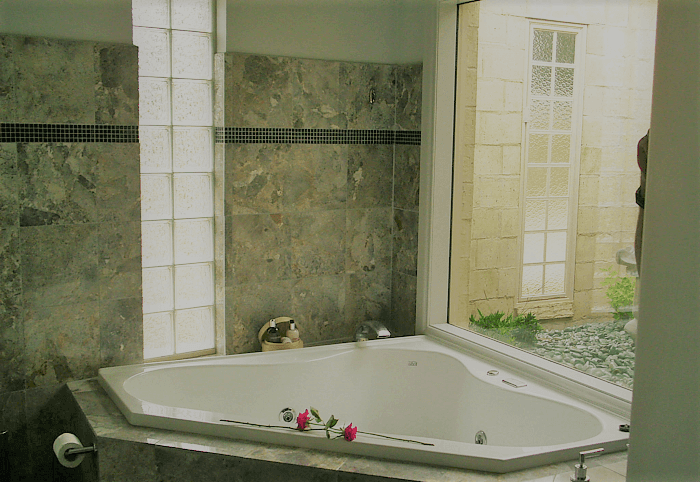 spa bath in the Melba suit