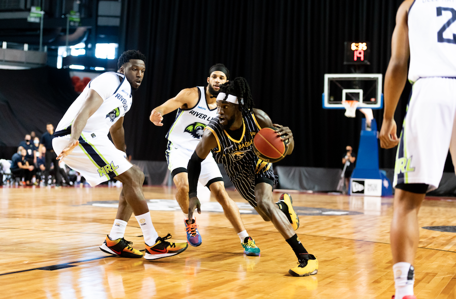 Honey Badgers Complete Comeback Over River Lions to Advance to Semifinals