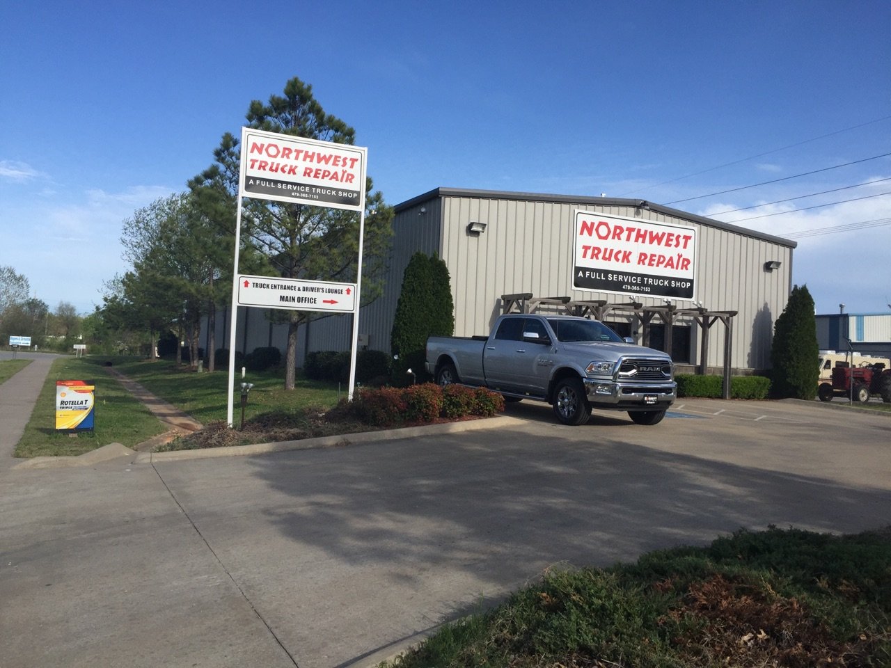 Northwest Truck Repair diesel mechanic near Springdale, AR